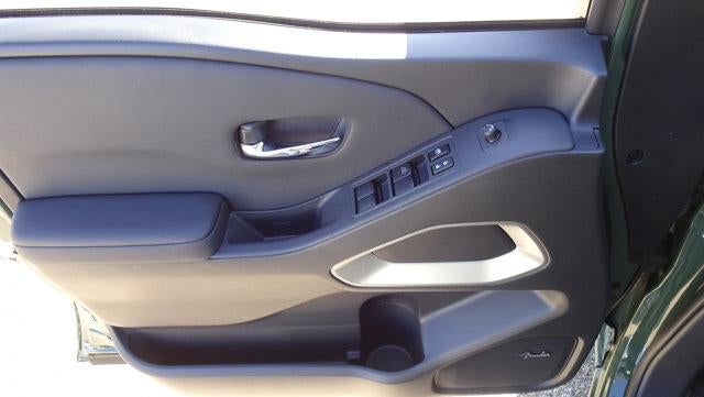 2024 Nissan Frontier SL