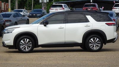 2022 Nissan Pathfinder SL