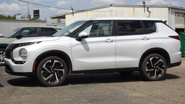 2022 Mitsubishi Outlander ES