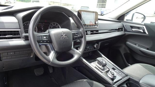 2022 Mitsubishi Outlander ES