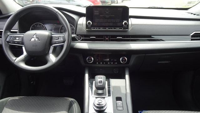 2022 Mitsubishi Outlander ES