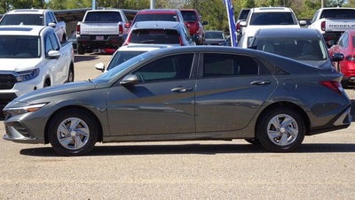 2024 Hyundai Elantra SE