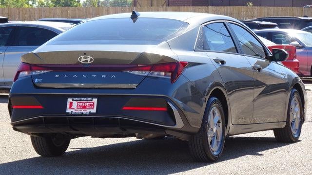 2024 Hyundai Elantra SE