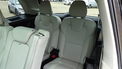 2022 Volvo XC90 Momentum