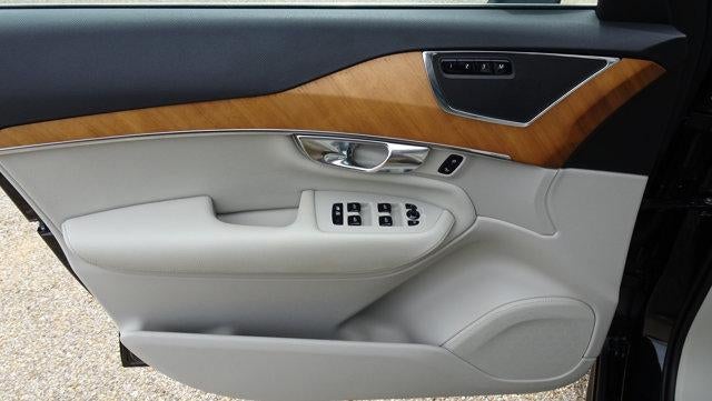 2022 Volvo XC90 Momentum