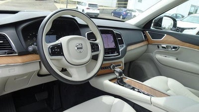 2022 Volvo XC90 Momentum