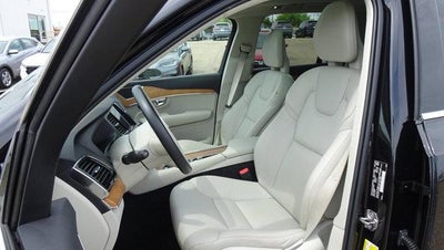 2022 Volvo XC90 Momentum