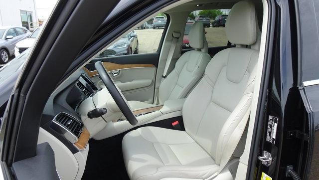 2022 Volvo XC90 Momentum