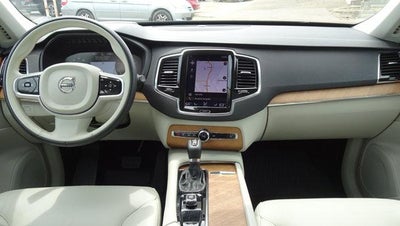 2022 Volvo XC90 Momentum